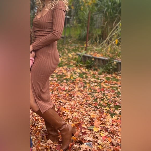 Women's Dynamite Size Small Neutral Dress - Picture 4 of 4